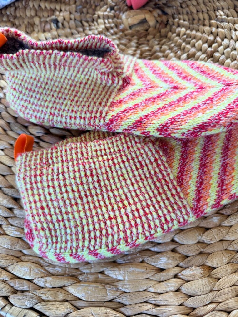 Bombas Knit Gripper Slippers Marled Chevron Neon Pink Orange Medium M